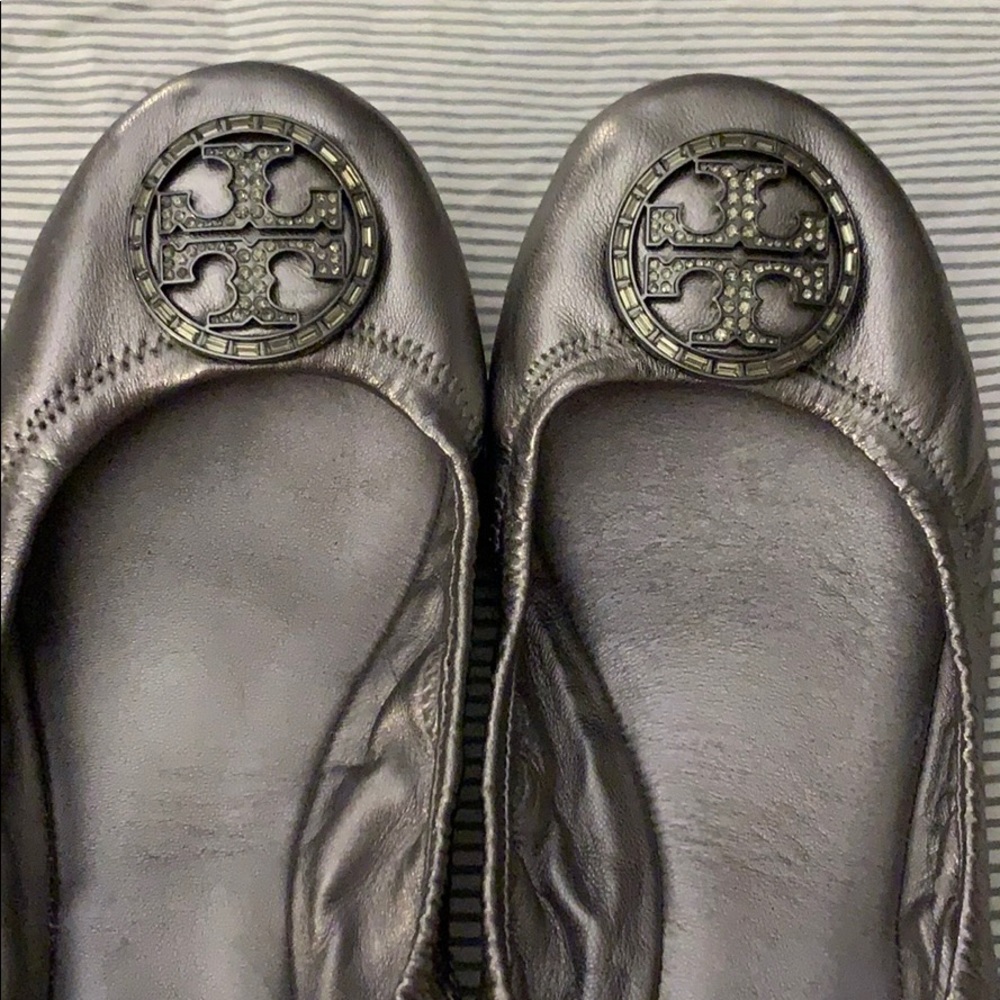 Tory Burch metallic flats - Picture 3 of 7